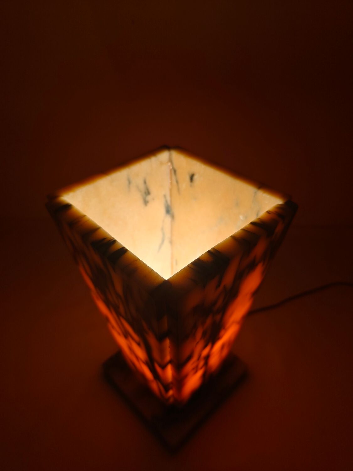 Lámpara de mesa de mármol. España, 1970s.