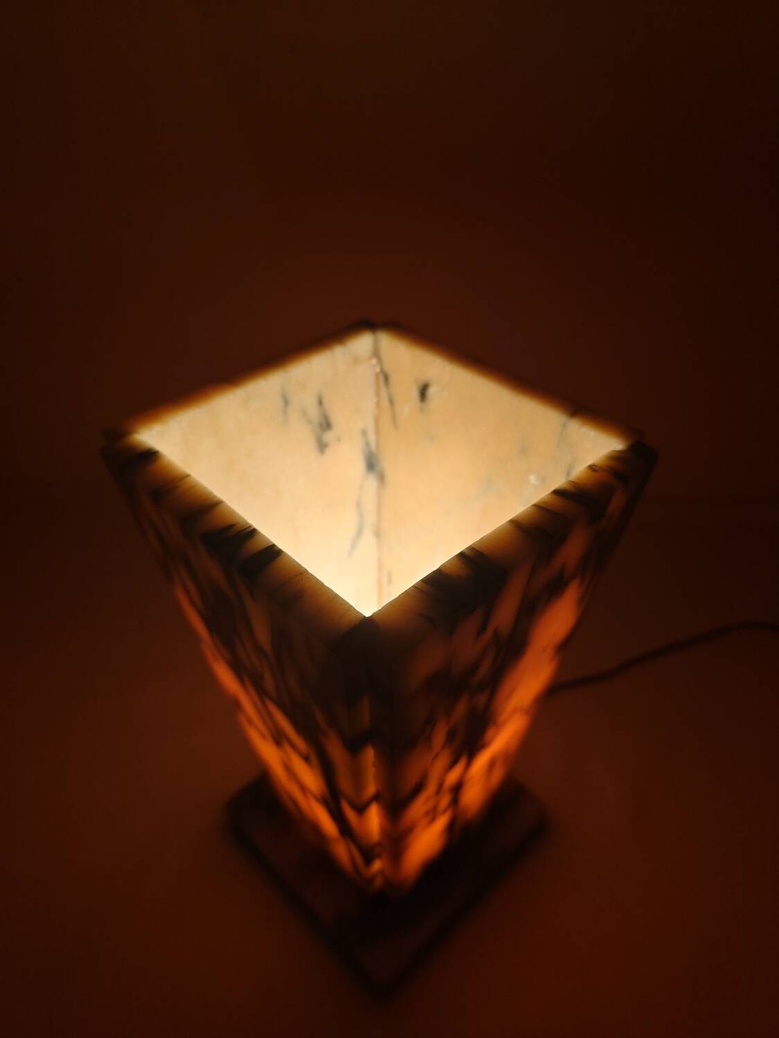Lámpara de mesa de mármol. España, 1970s.