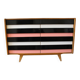 Enfilade U453 en bois par Jiří Jiroutek — façades laquées noir, blanc et rose, années 1960