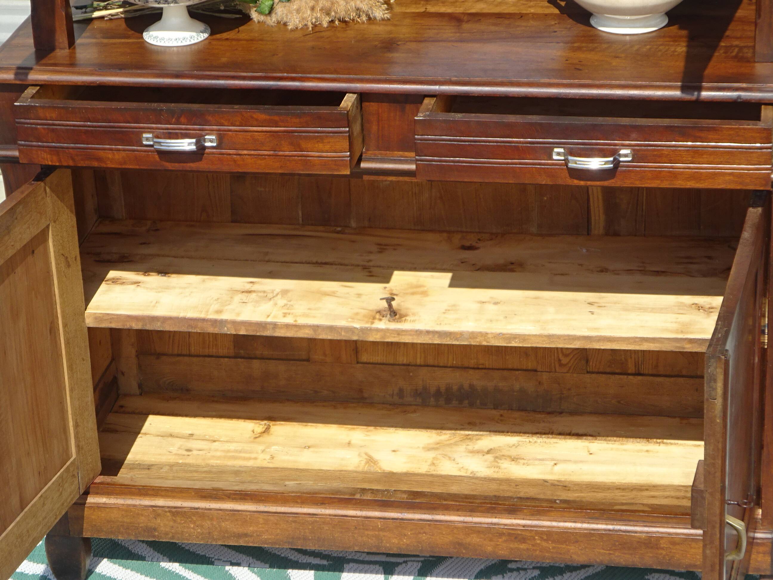Buffet de cuisine, vaisselier ancien en noyer