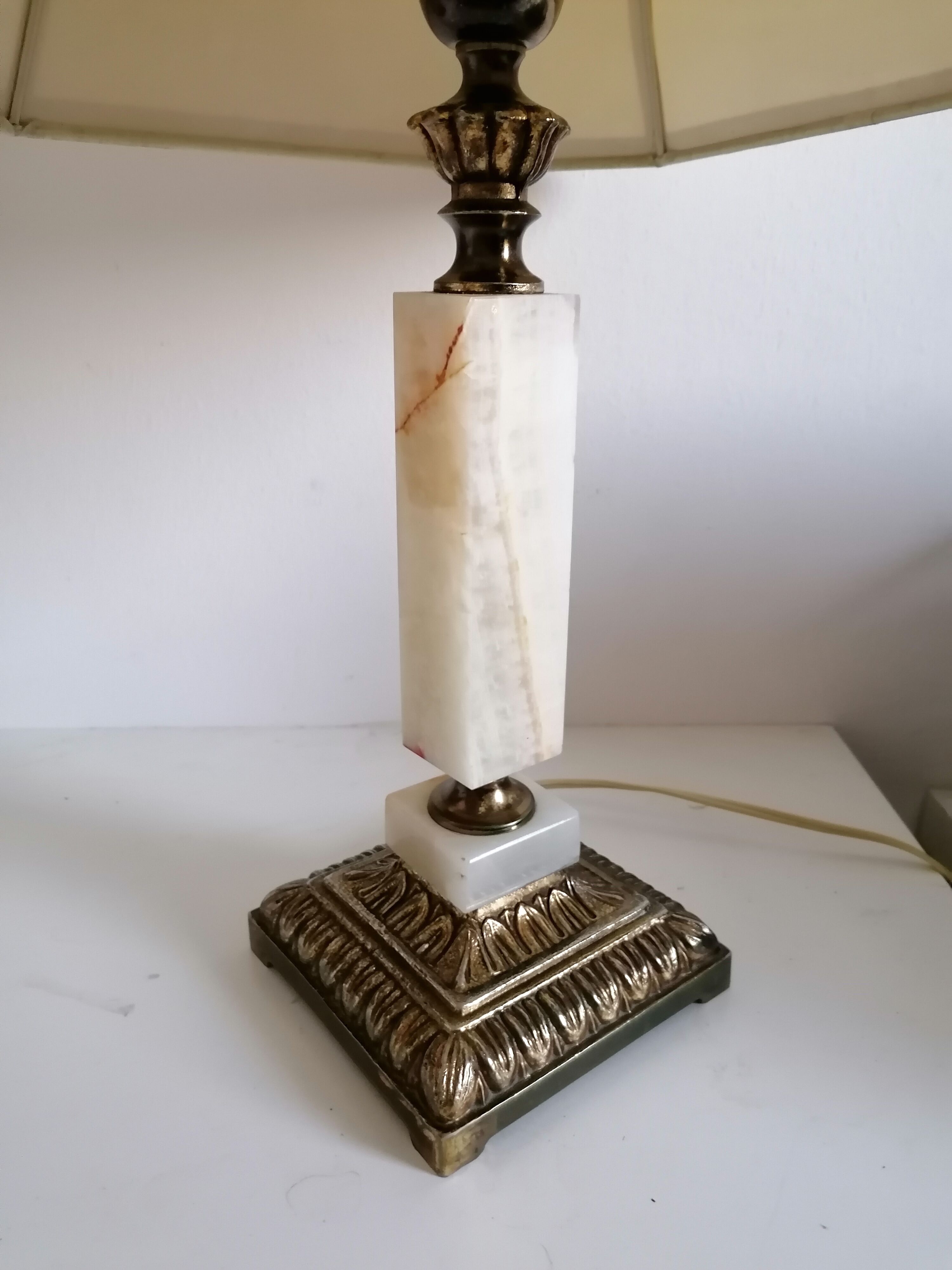 Bronze and alabaster foot lamp vintage art deco style