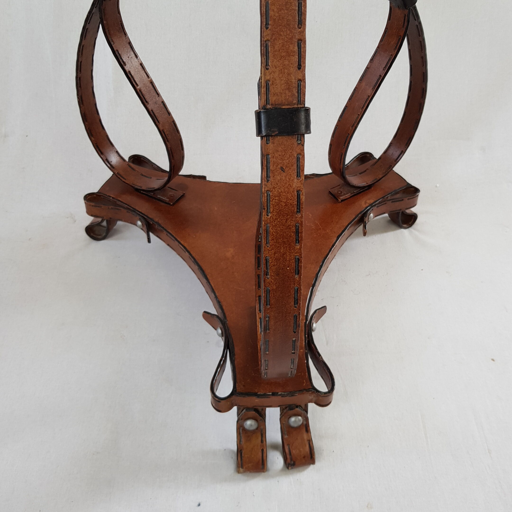 Painted side table in steel, effect trompe l'oeil