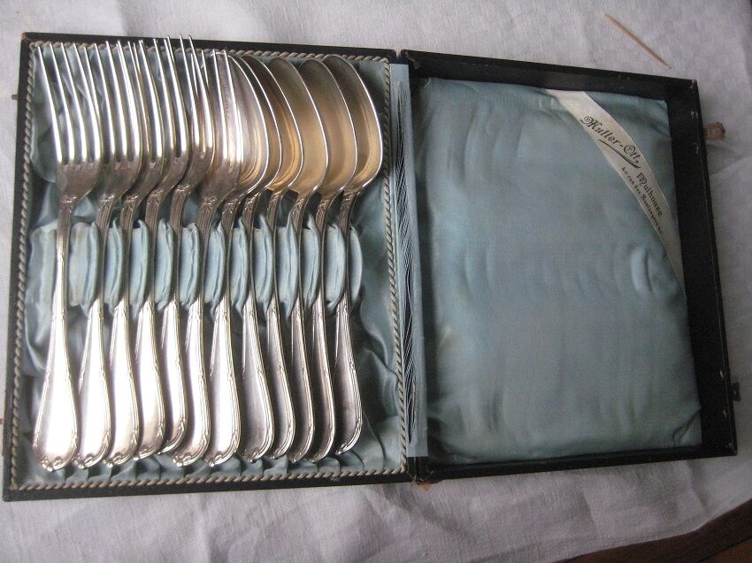 Christofle twelve large covers, model ribbons