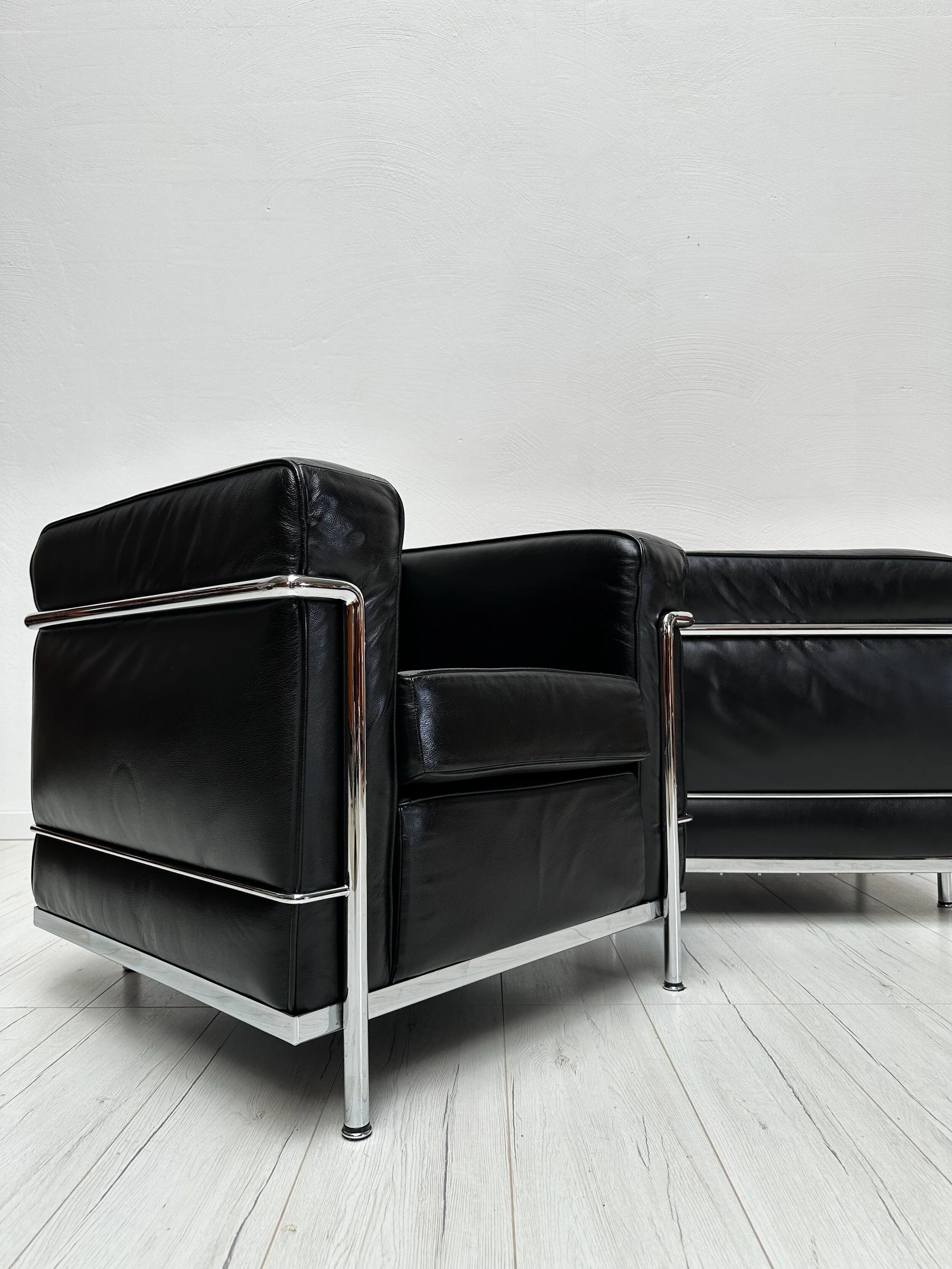 ‘90s Vintage LC2 Armchairs by Le Corbusier &Charlotte Perriand  for Cassina
