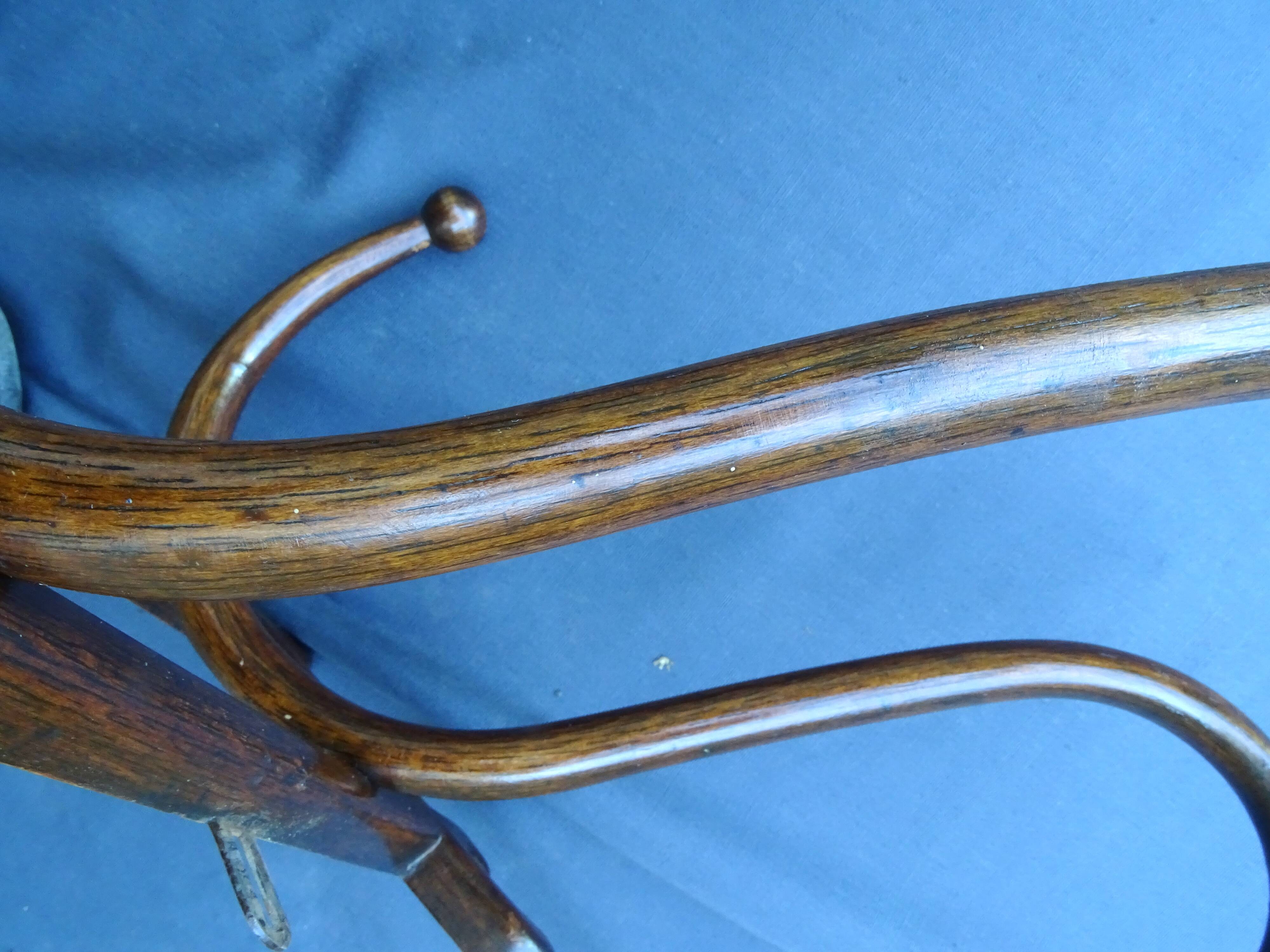 Thonet wall-mounted coat and hat rack circa 1890, 5-pointed