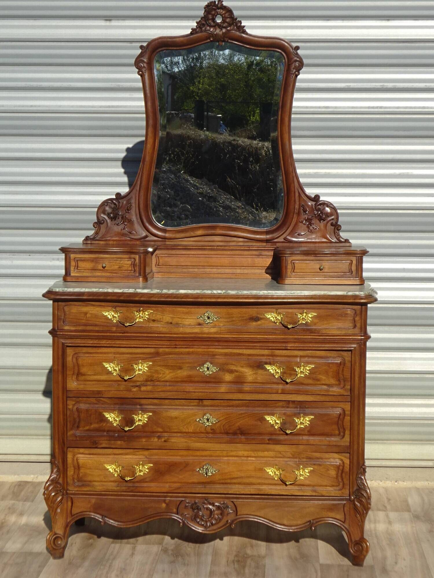 Commode en noyer Louis XV avec miroir