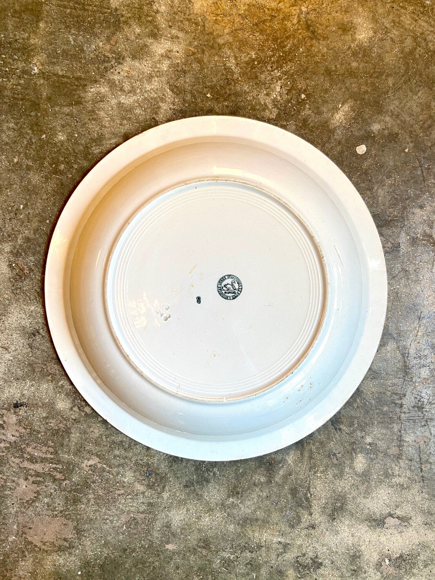 Round and hollow dish St Amand & Hamage in white and blue iron earth