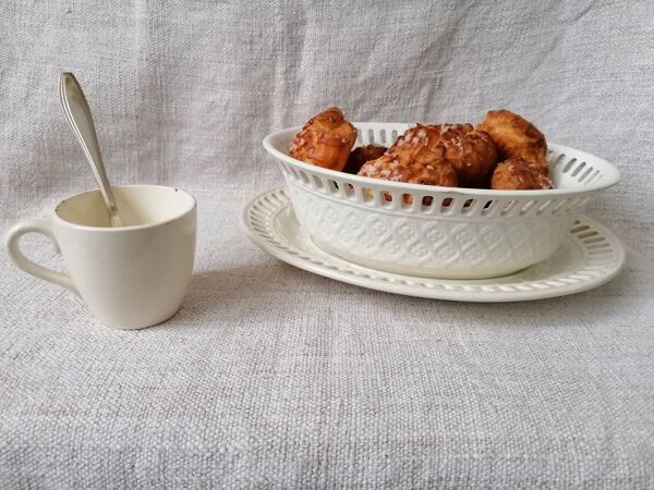 Panier et plateau en faïence Wedgwood