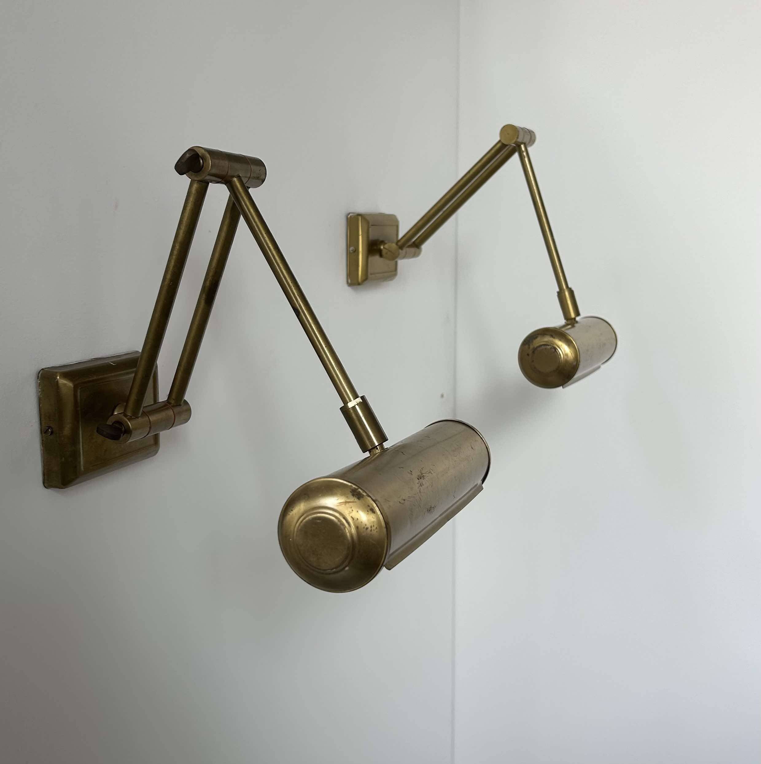 Paire d'appliques orientables, laiton patiné, France 1970