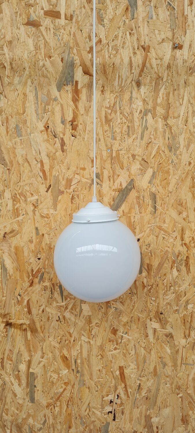 White opaline suspension
