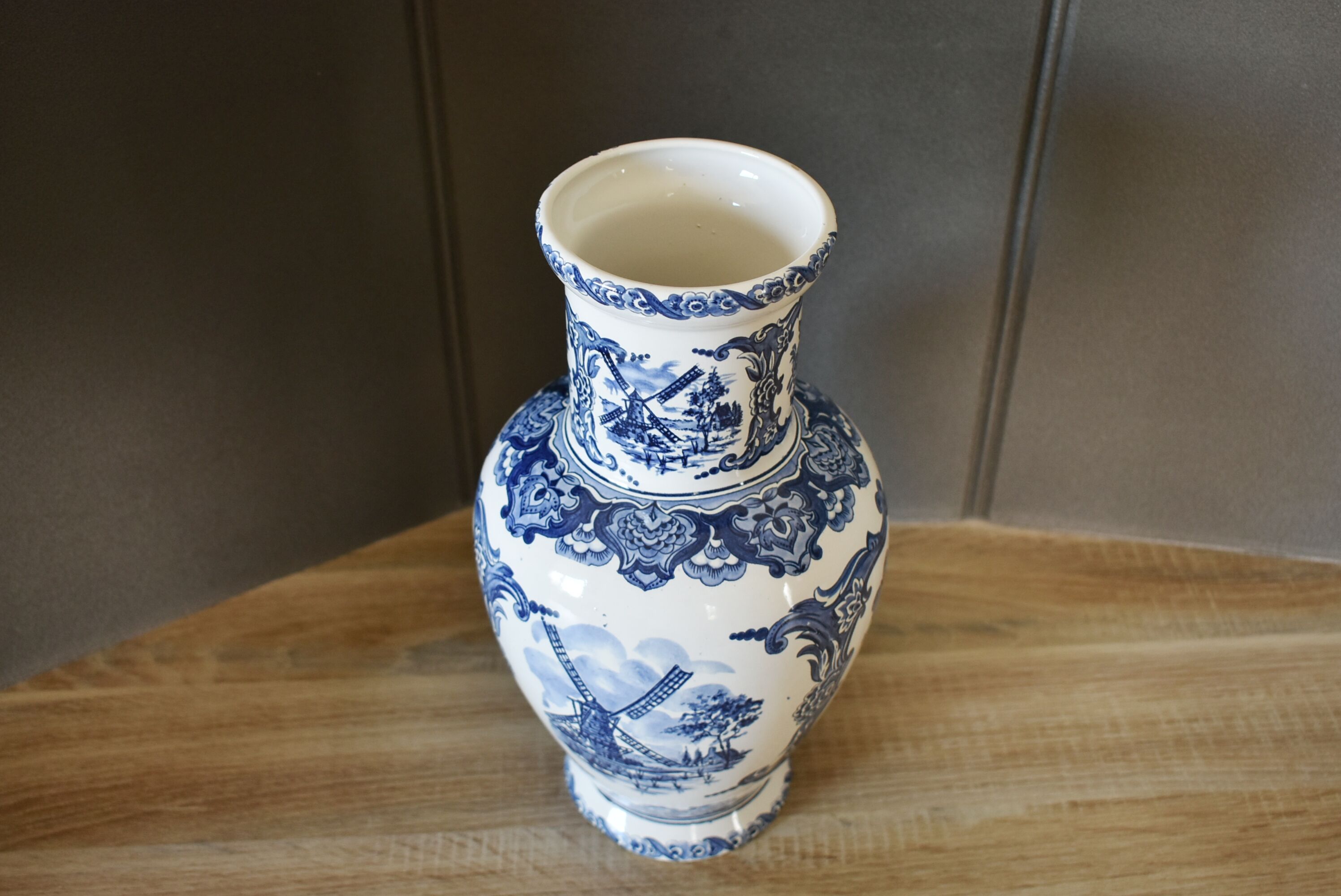 Ceramic vase floral decoration