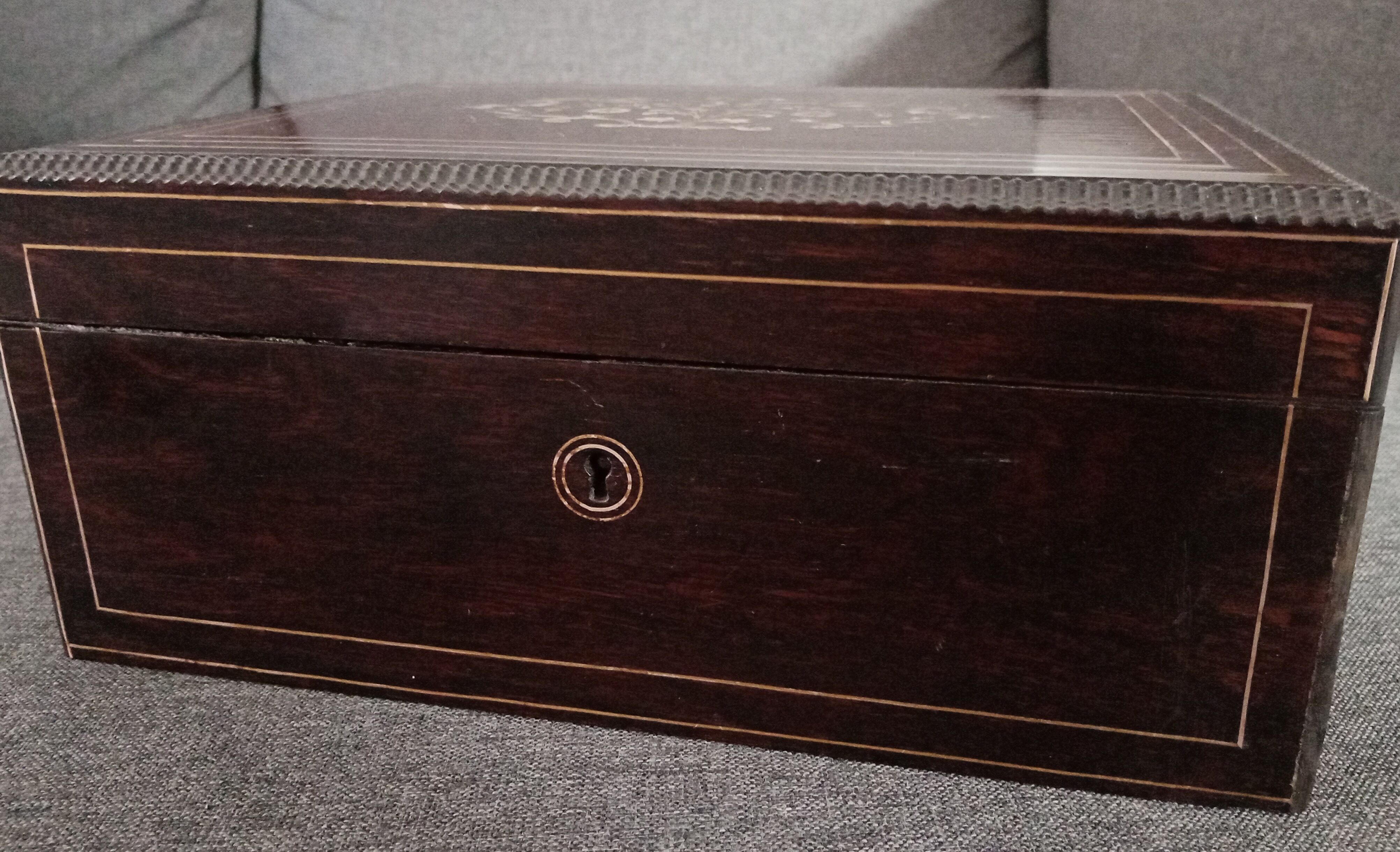 Former Napoleon III jewellery box inlaid brass marquetry, mother-of-pearl