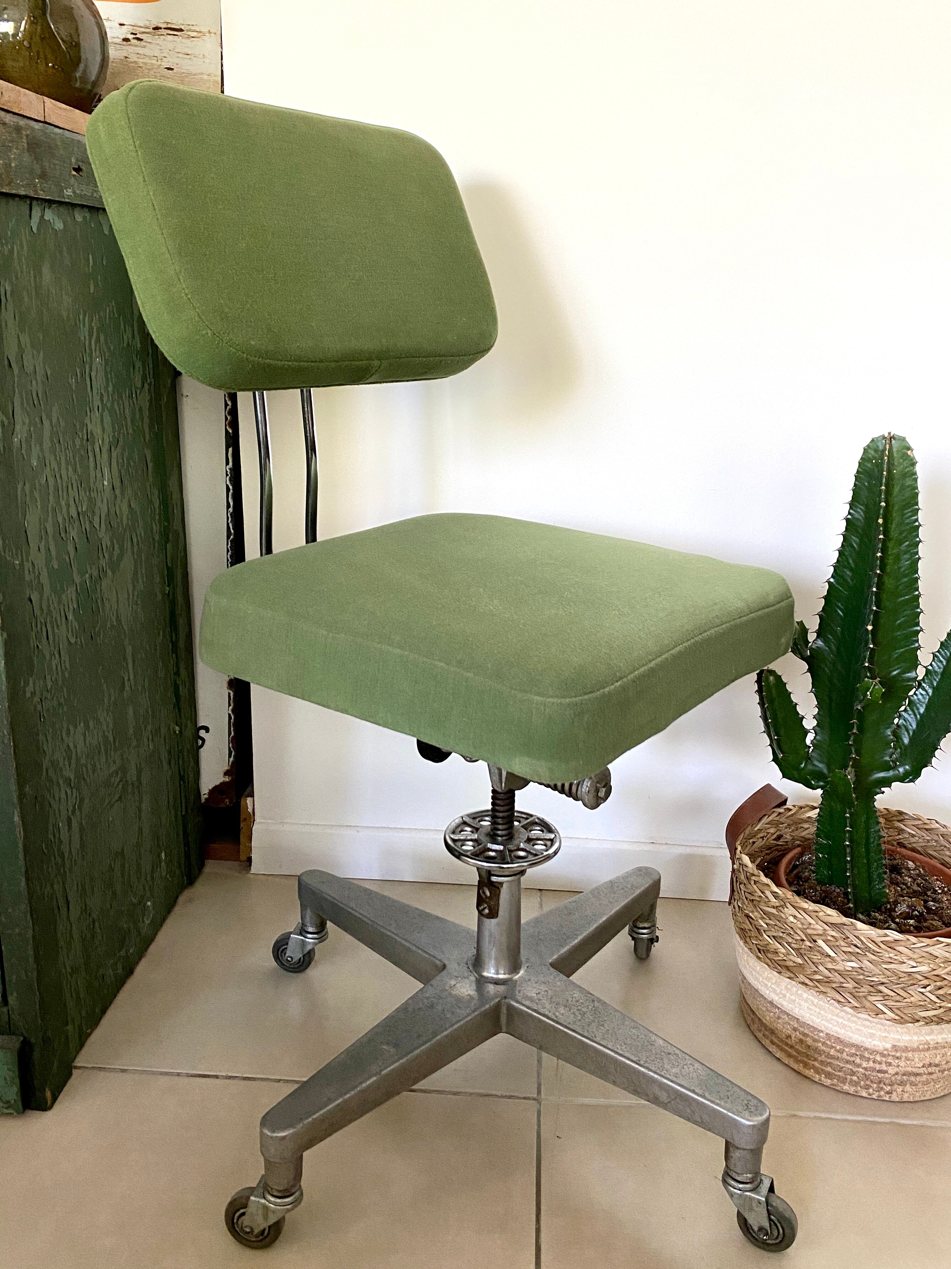 Ancienne chaise d'atelier industrielle
