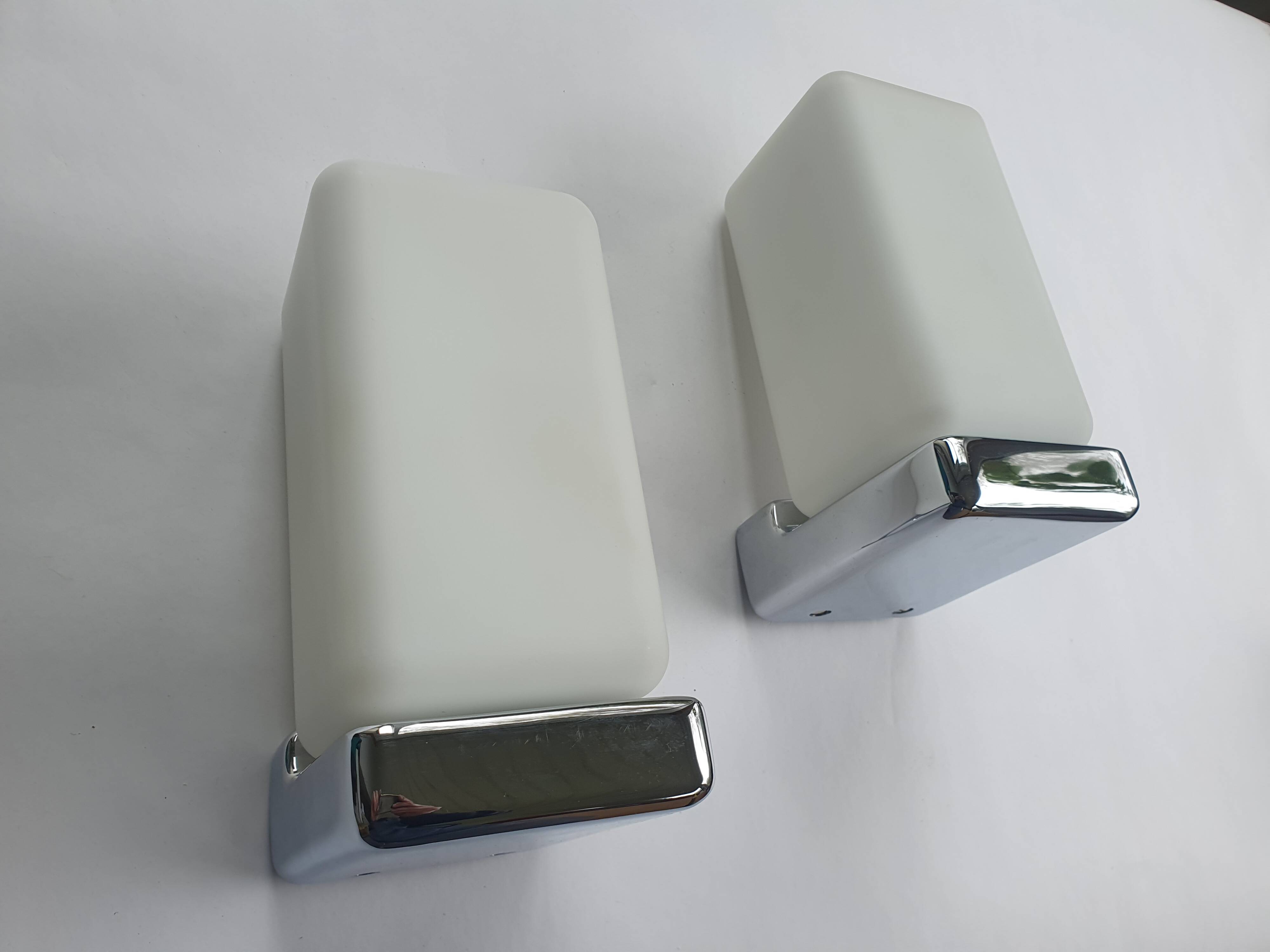 Pair of vintage bathroom design wall lights