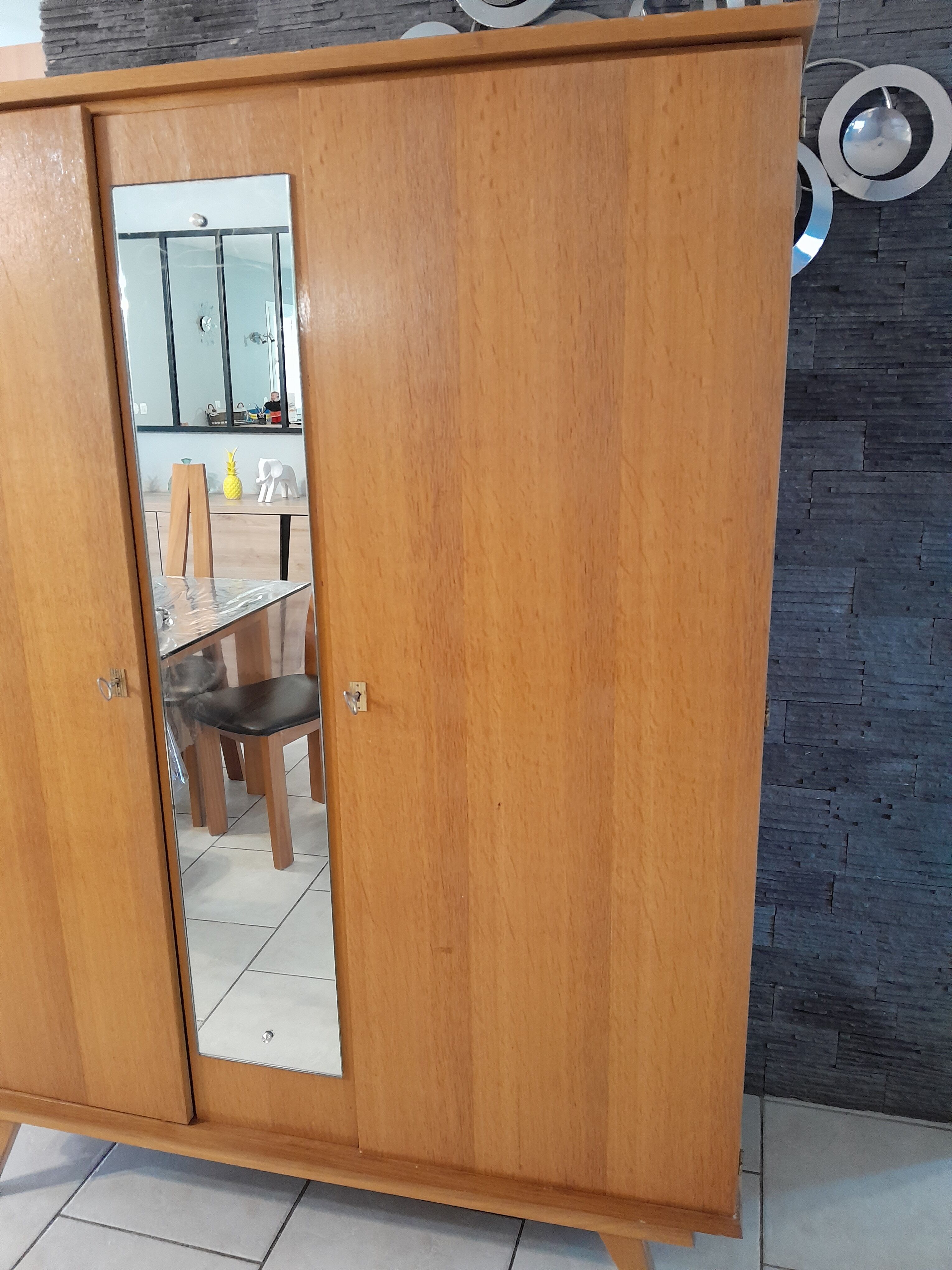 Wardrobe vintage feet Scandinavian compass