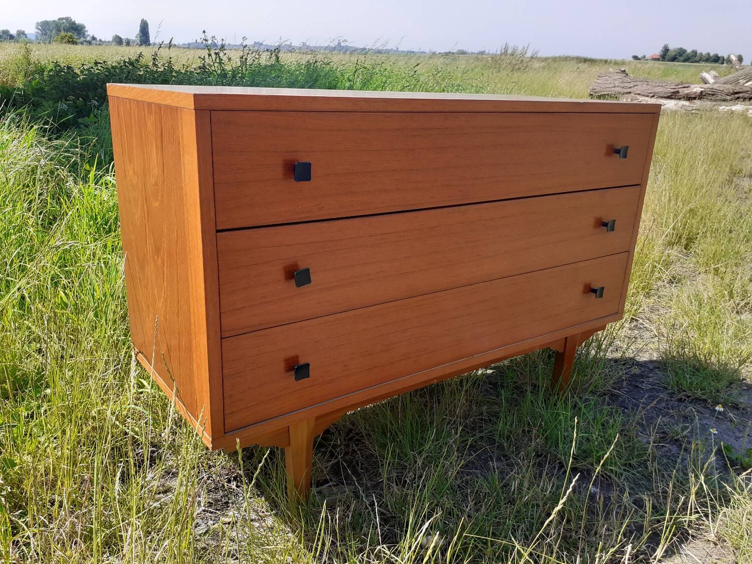 Vintage chest of drawers