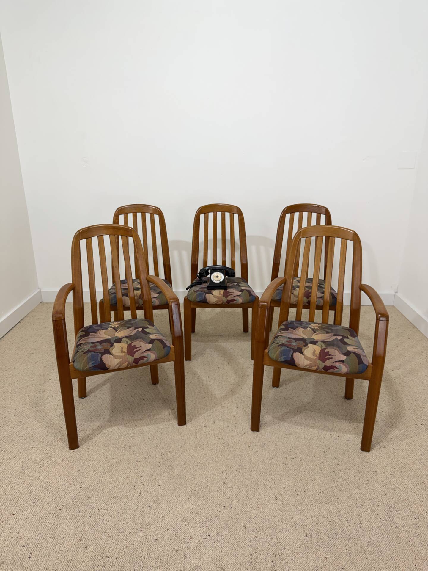 Ensemble 2 fauteuils et 3 chaises Dyrlund - design danois années 70