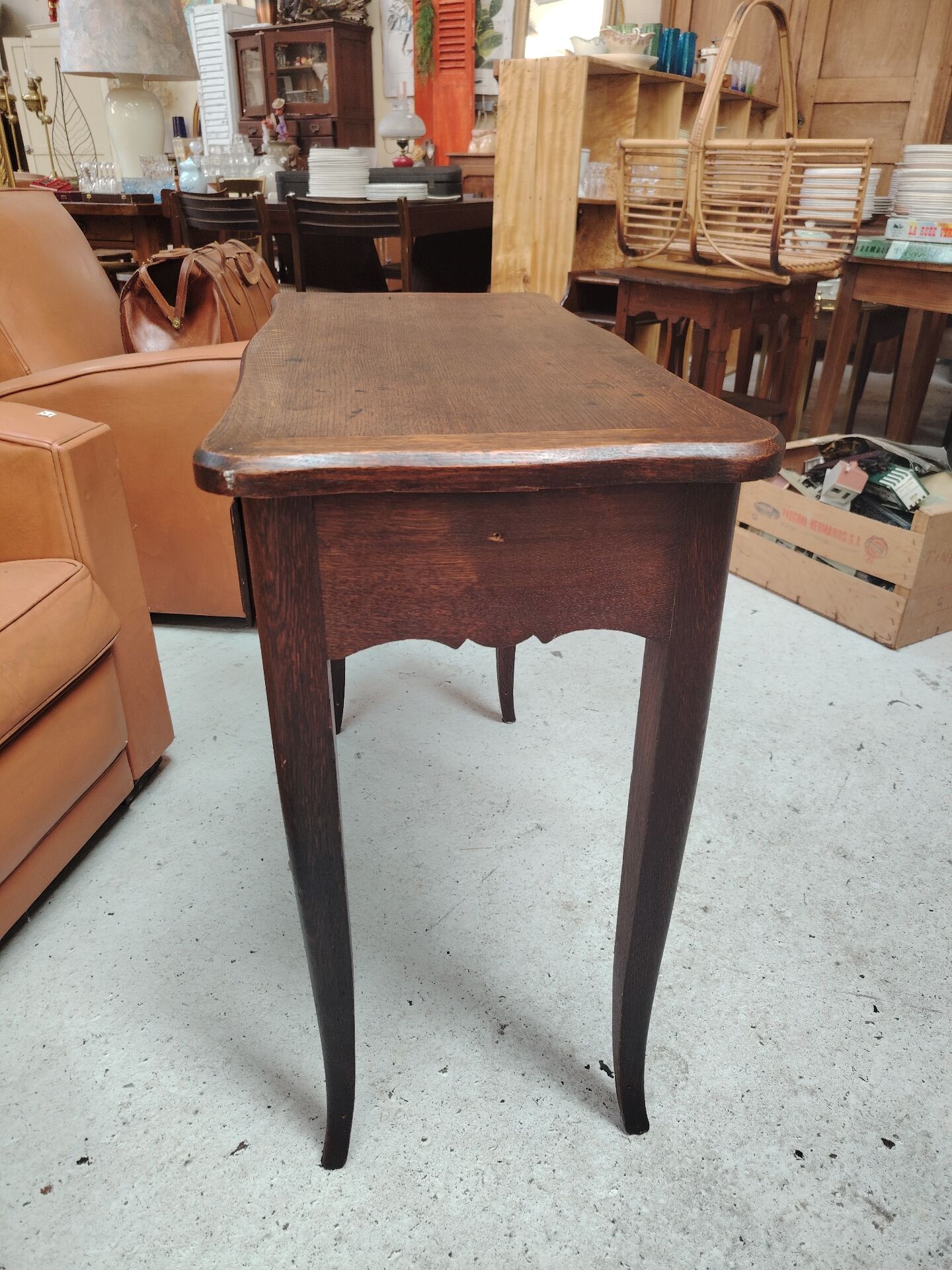 Table, console, dressing table in solid oak with curved legs - 1900