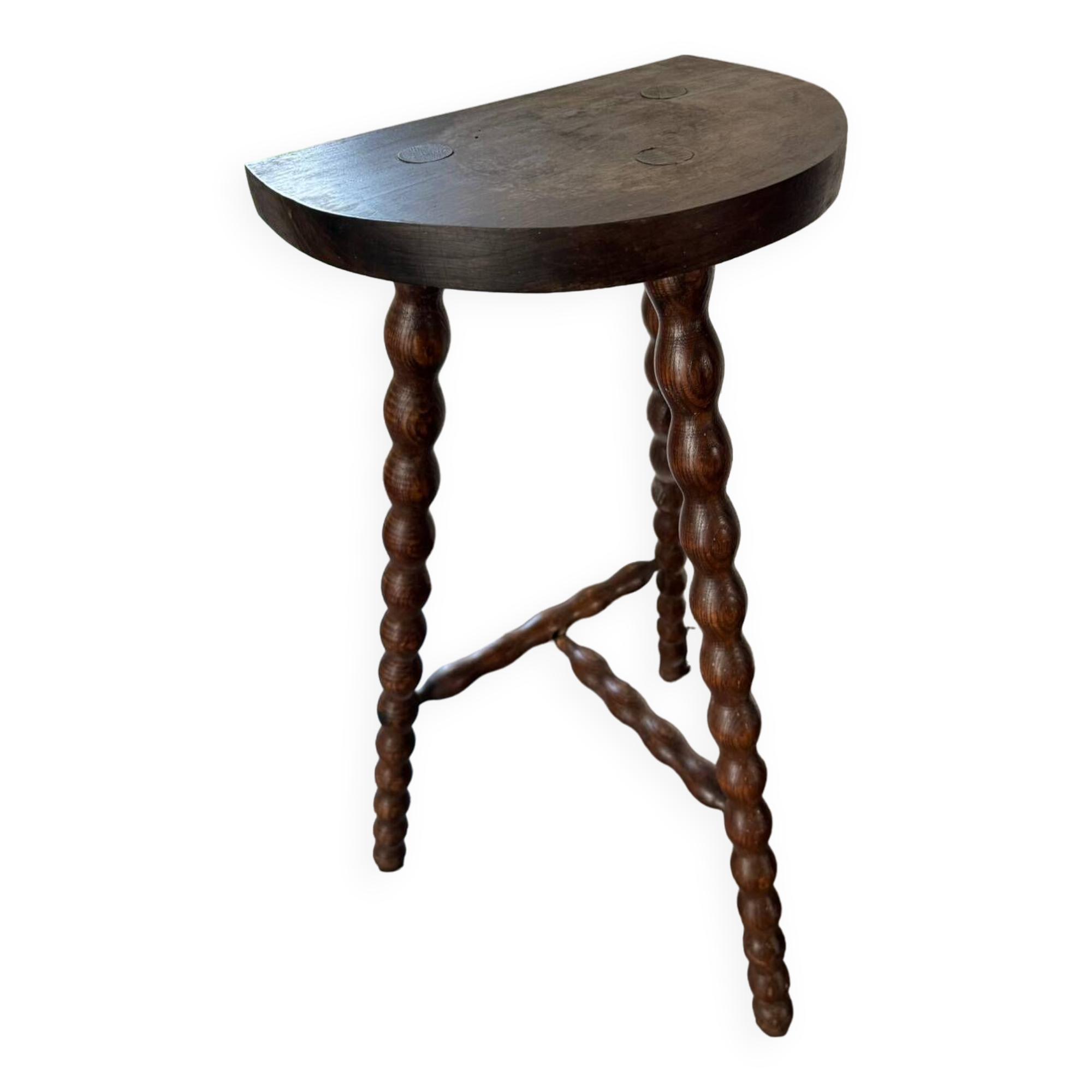 High tripod saddle stool