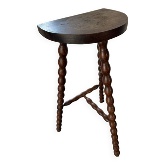 High tripod saddle stool
