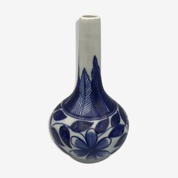 Ancien vase soliflore en porcelaine à décor floral bleu d’asie 18 cm