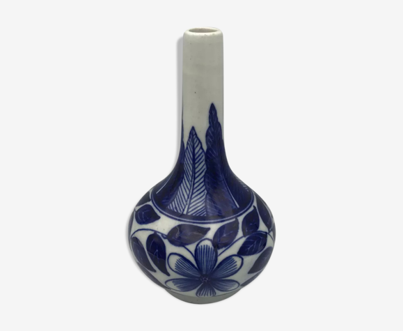 Ancien vase soliflore en porcelaine à décor floral bleu d’asie 18 cm