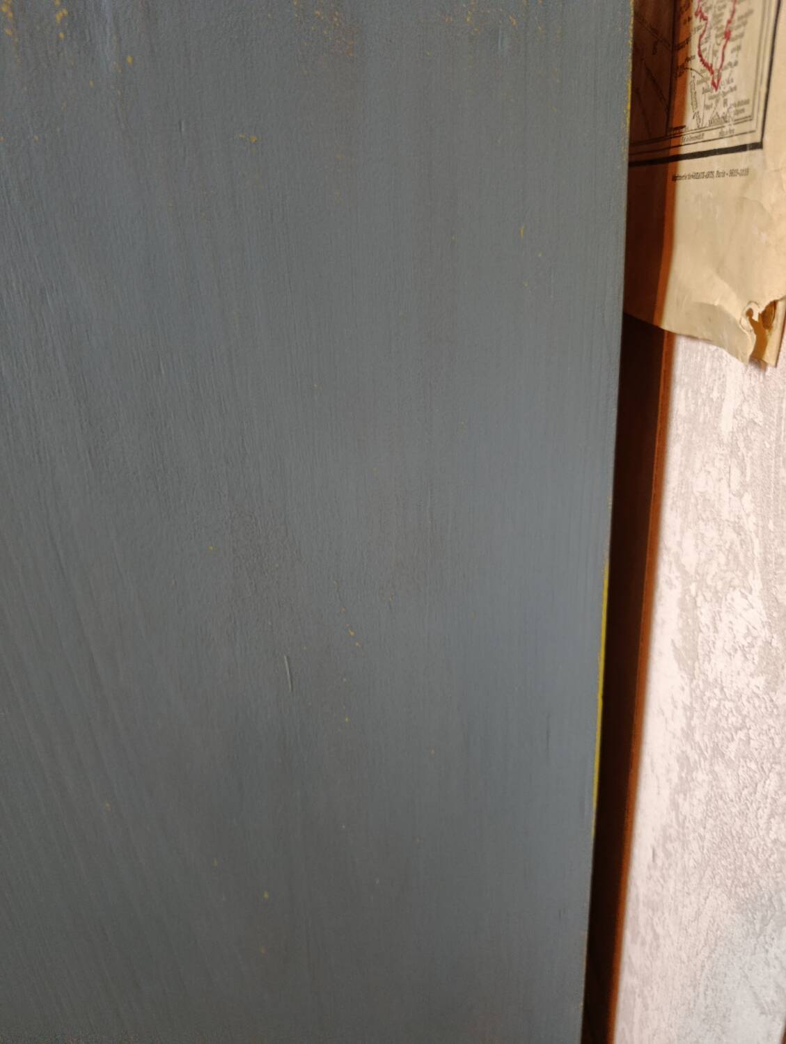 Chest of drawers with 5 drawers in solid dark wood and patinated blue.