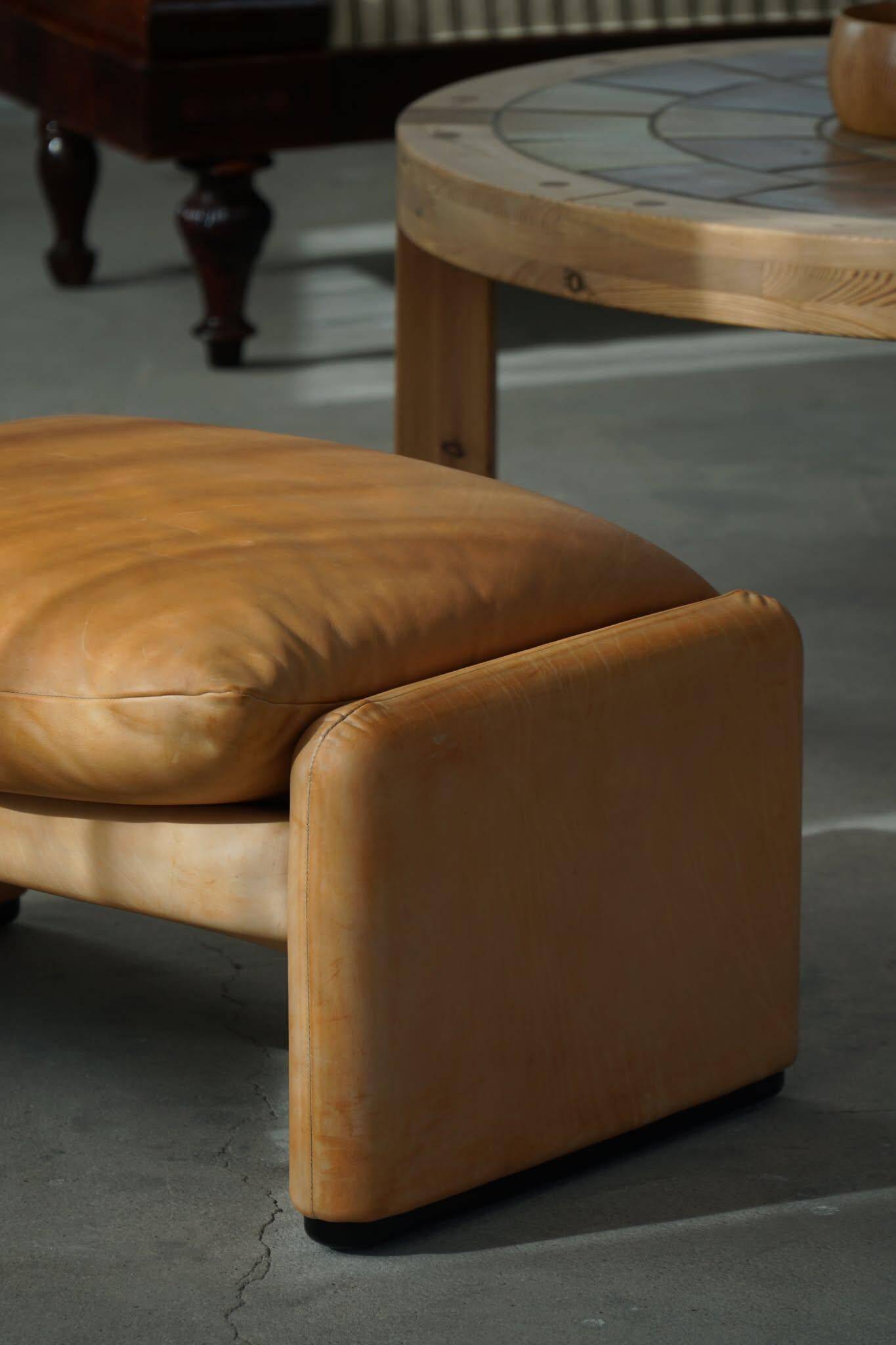 Maralunga ottoman in leather, Vico Magistretti for Cassina, Italian modern, 1973