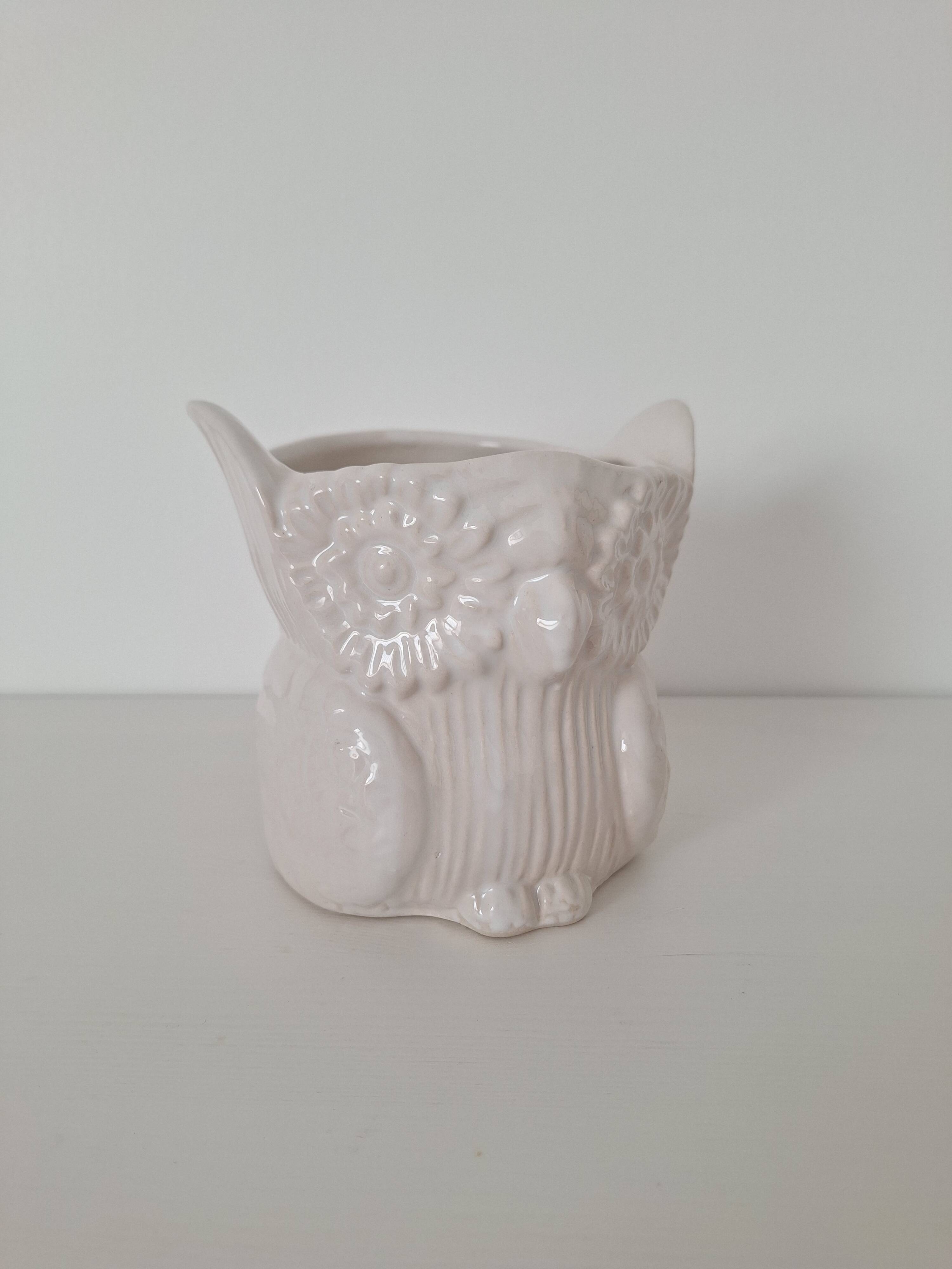 Vase / White owl planter