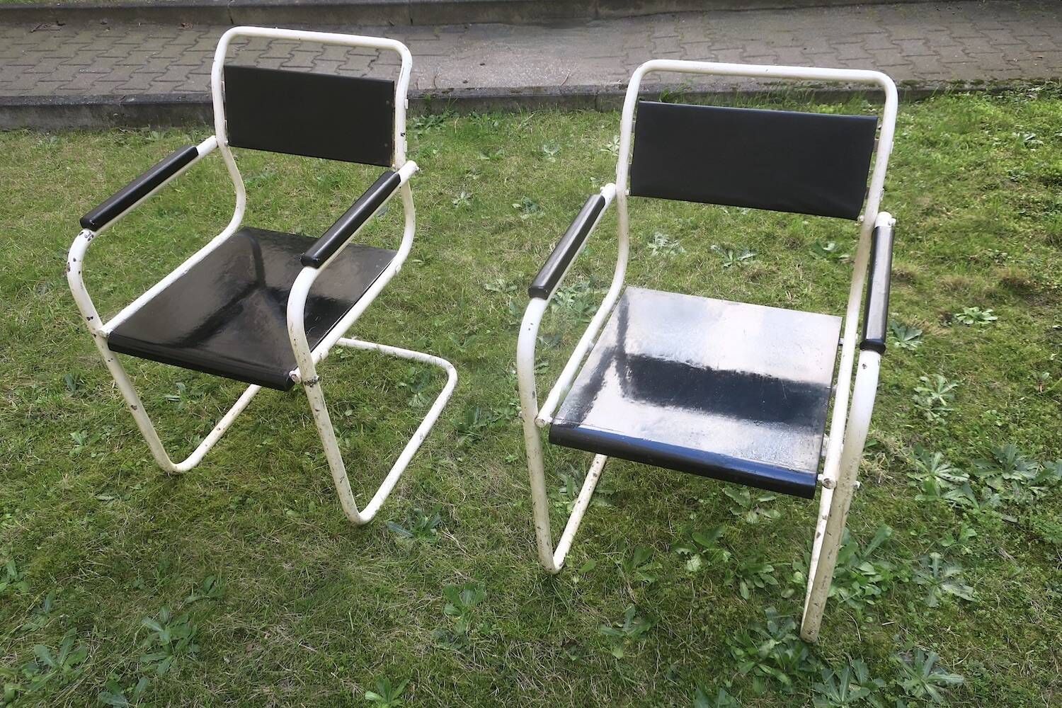 Pair of mid century cantilever iron and wood painted garden chairs, 1950s