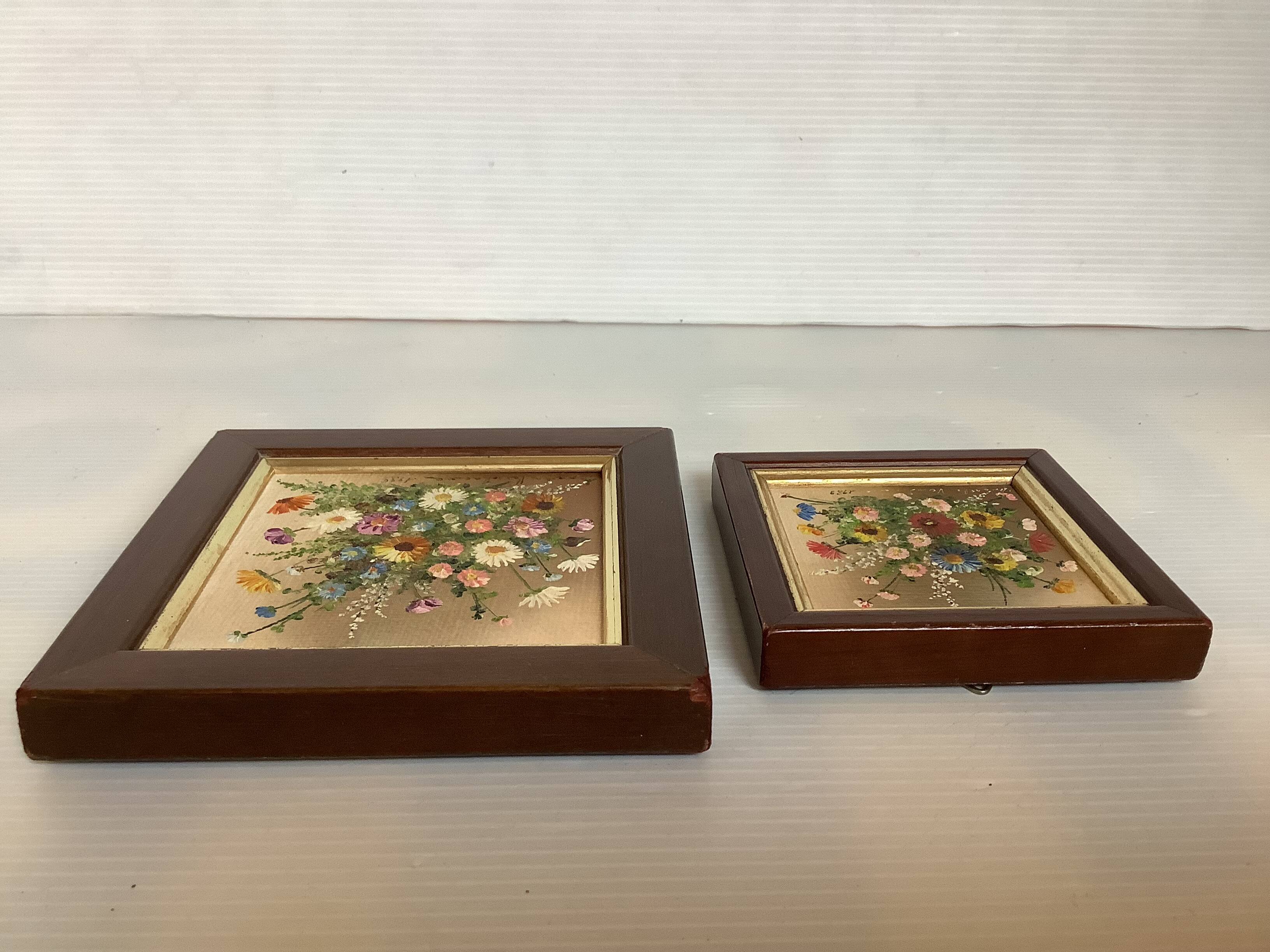 Pair of mini oil painting frames on isorel flowers by Magda Verschaeve