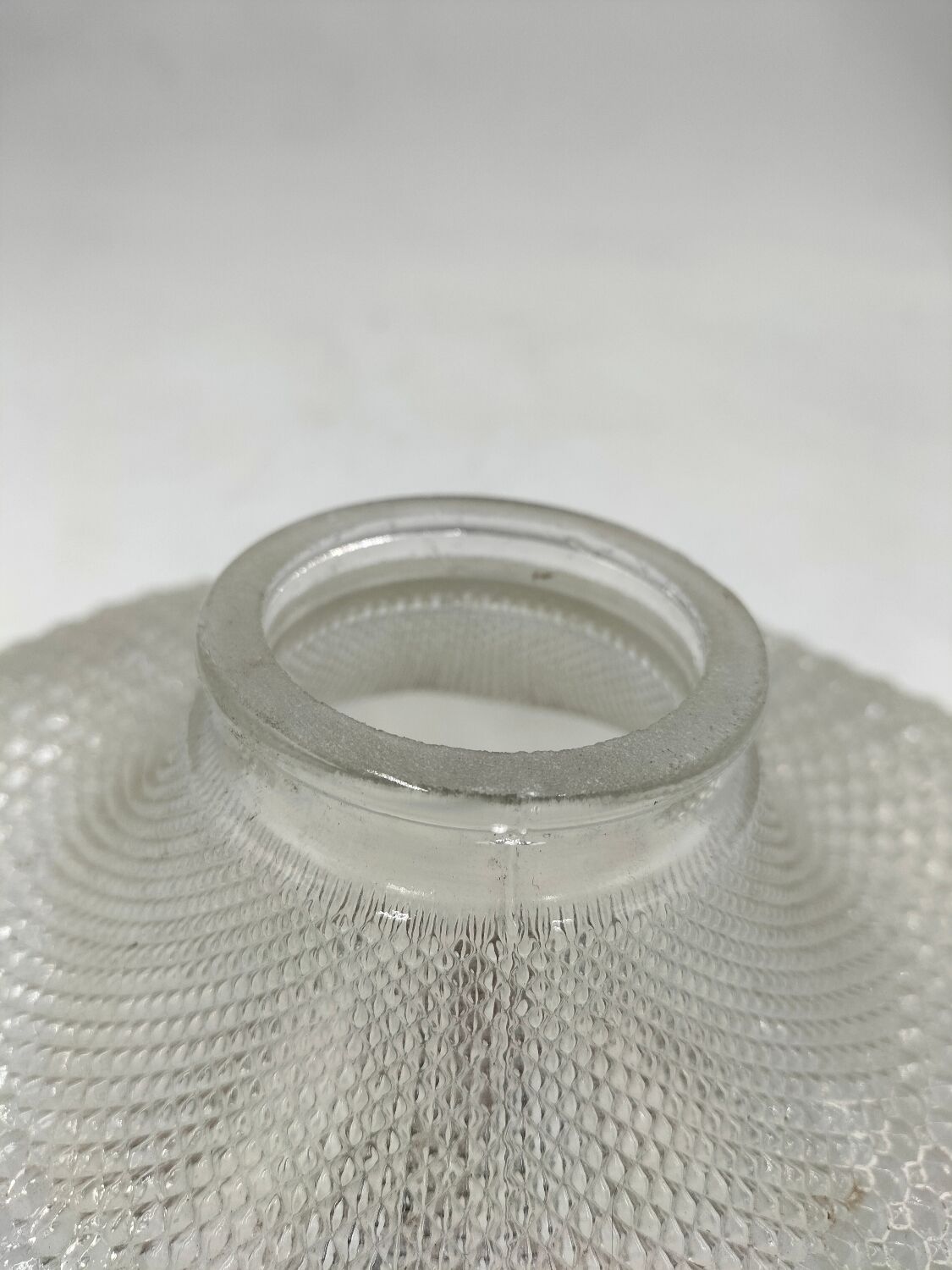 Holophane glass suspension