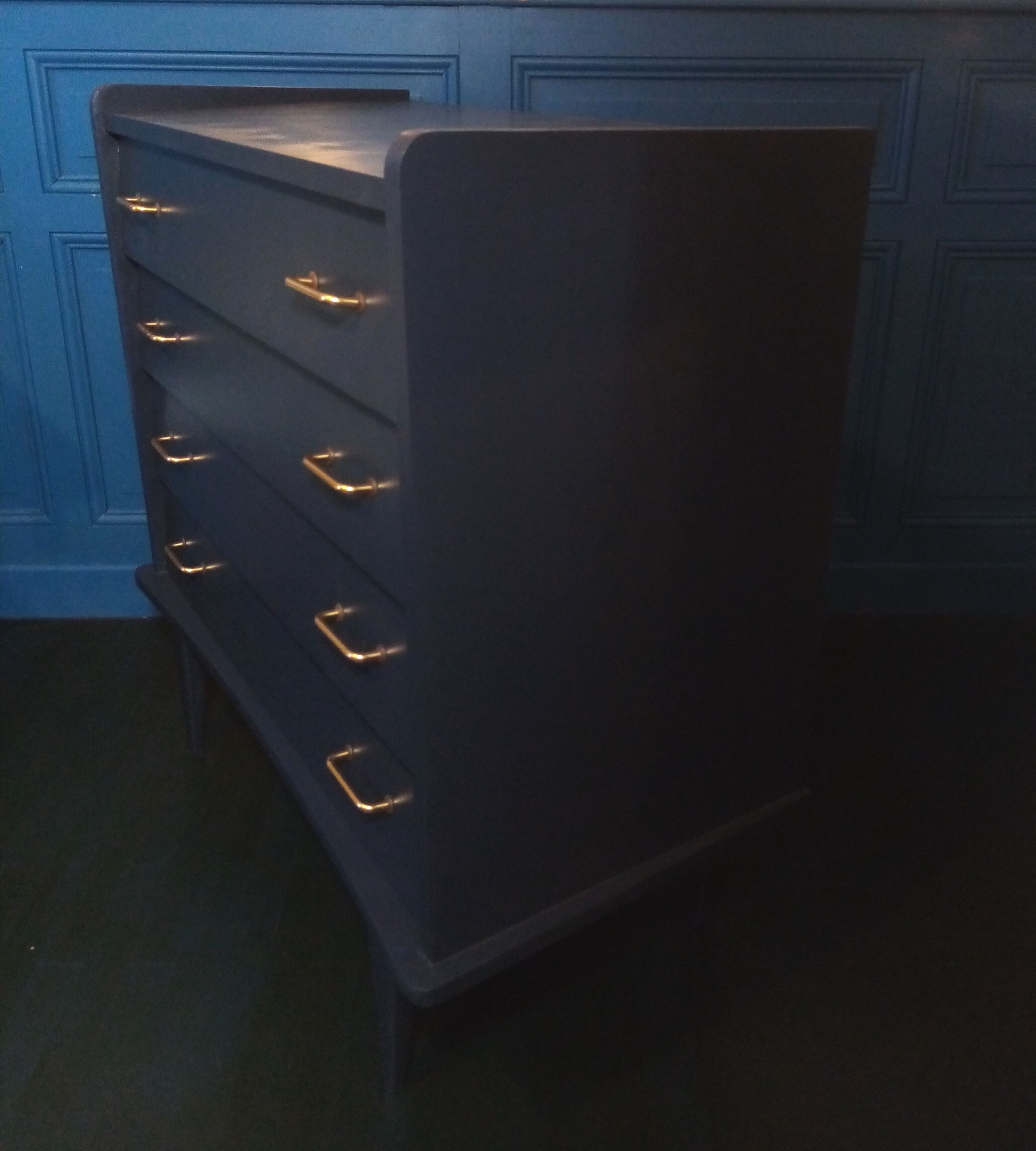 Vintage chest of drawers