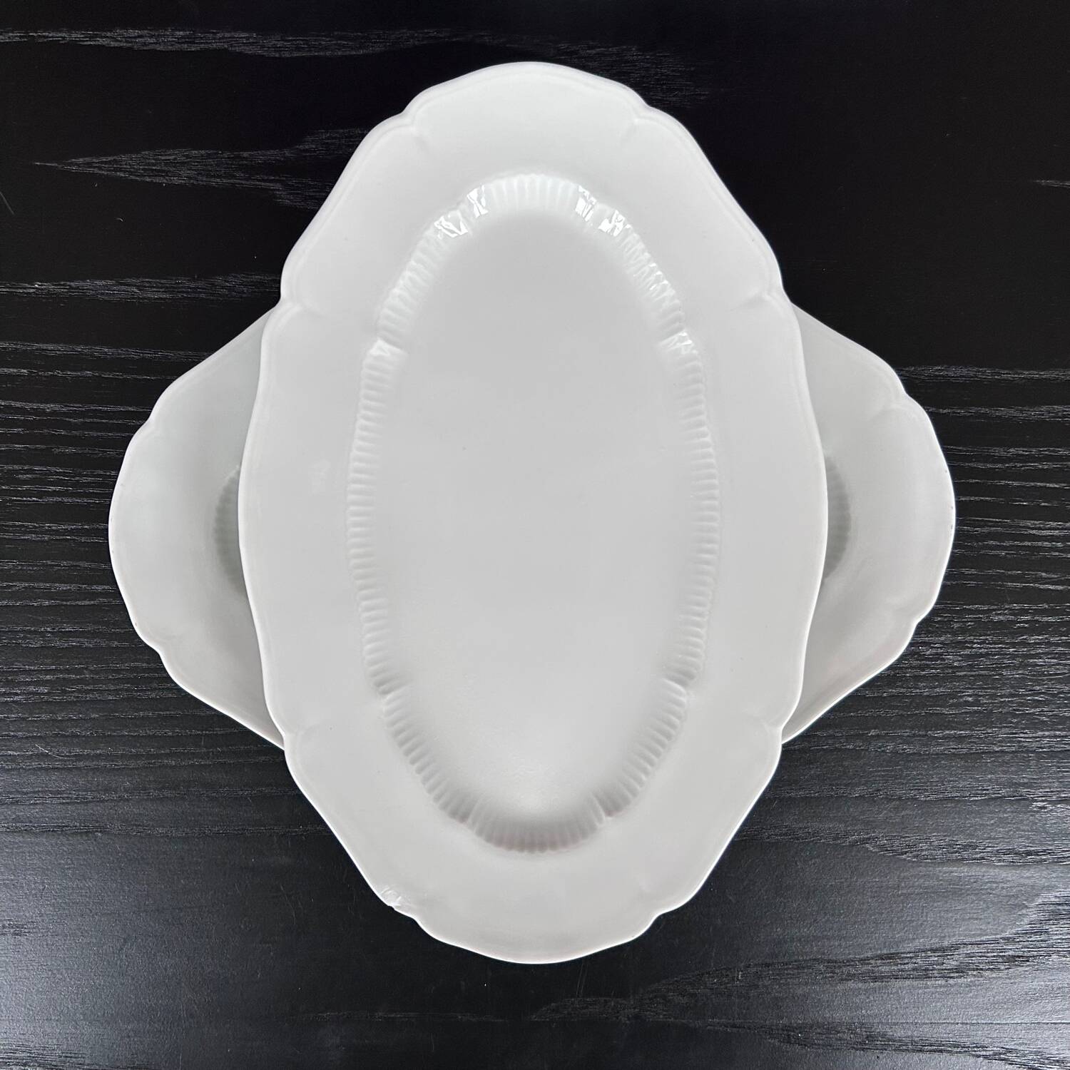 Pair of classic oval dishes