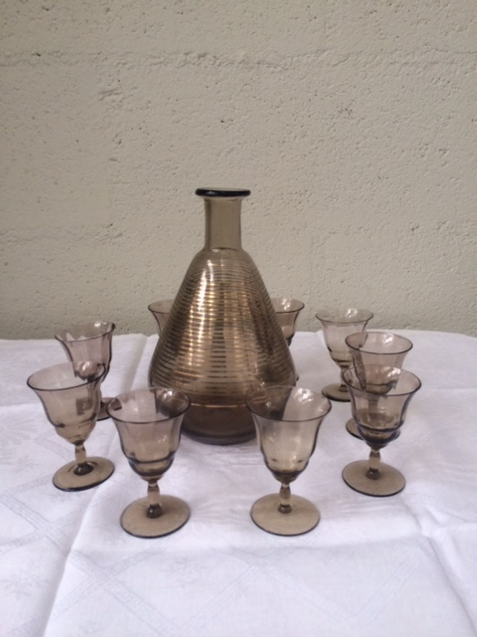 Liqueur glass Brown and gold edging and 9 small glasses Decanter's vintage liquor
