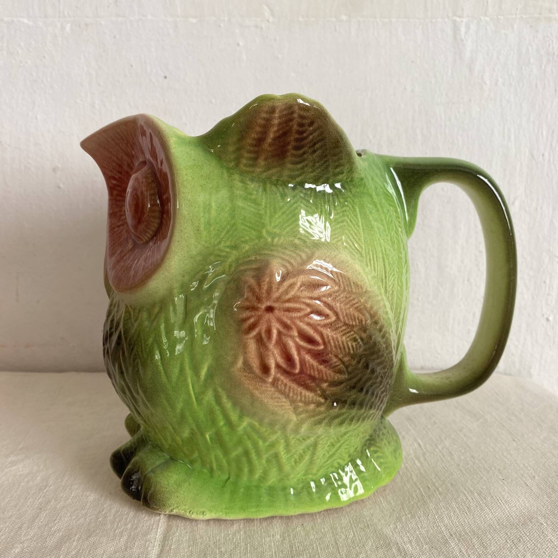 Zoomorphic jug, Sarreguemines jug in slipware, owl, owl.