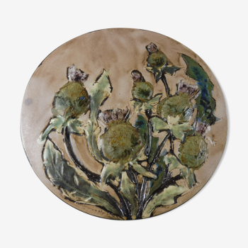 Ancienne assiette murale, décor fleurs en relief, en céramique, Vallauris