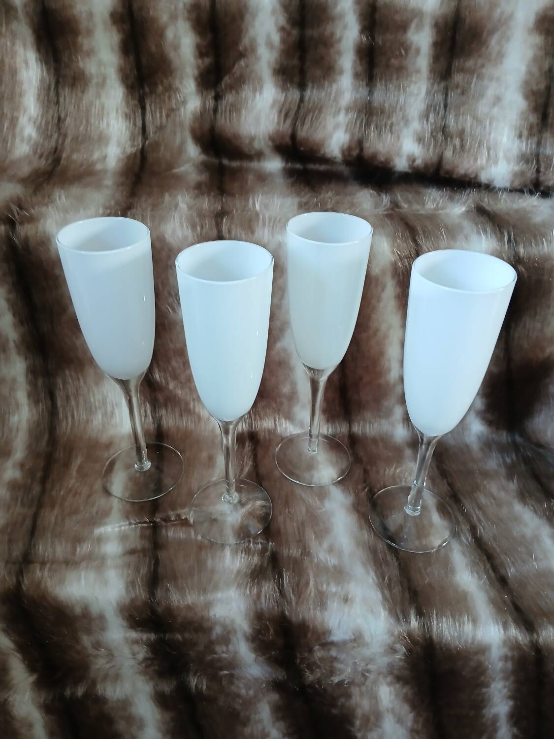 4 white champagne flutes