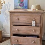 Small Parisian-style chest of drawers patinated in pink.