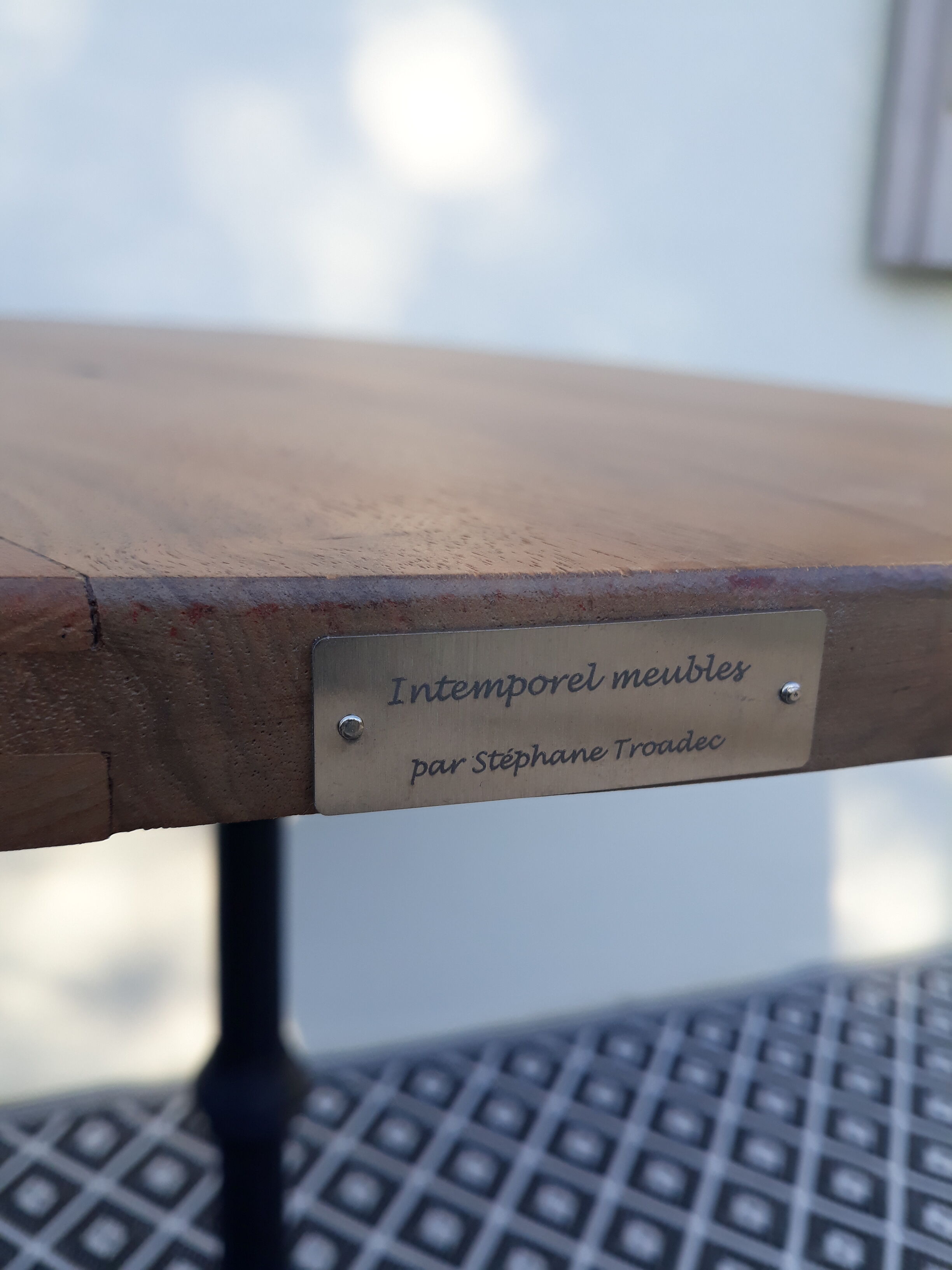 Cast-foot bistro table