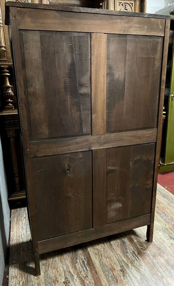 Louis XV style Bressane bookcase in walnut and burl circa 1900-1940