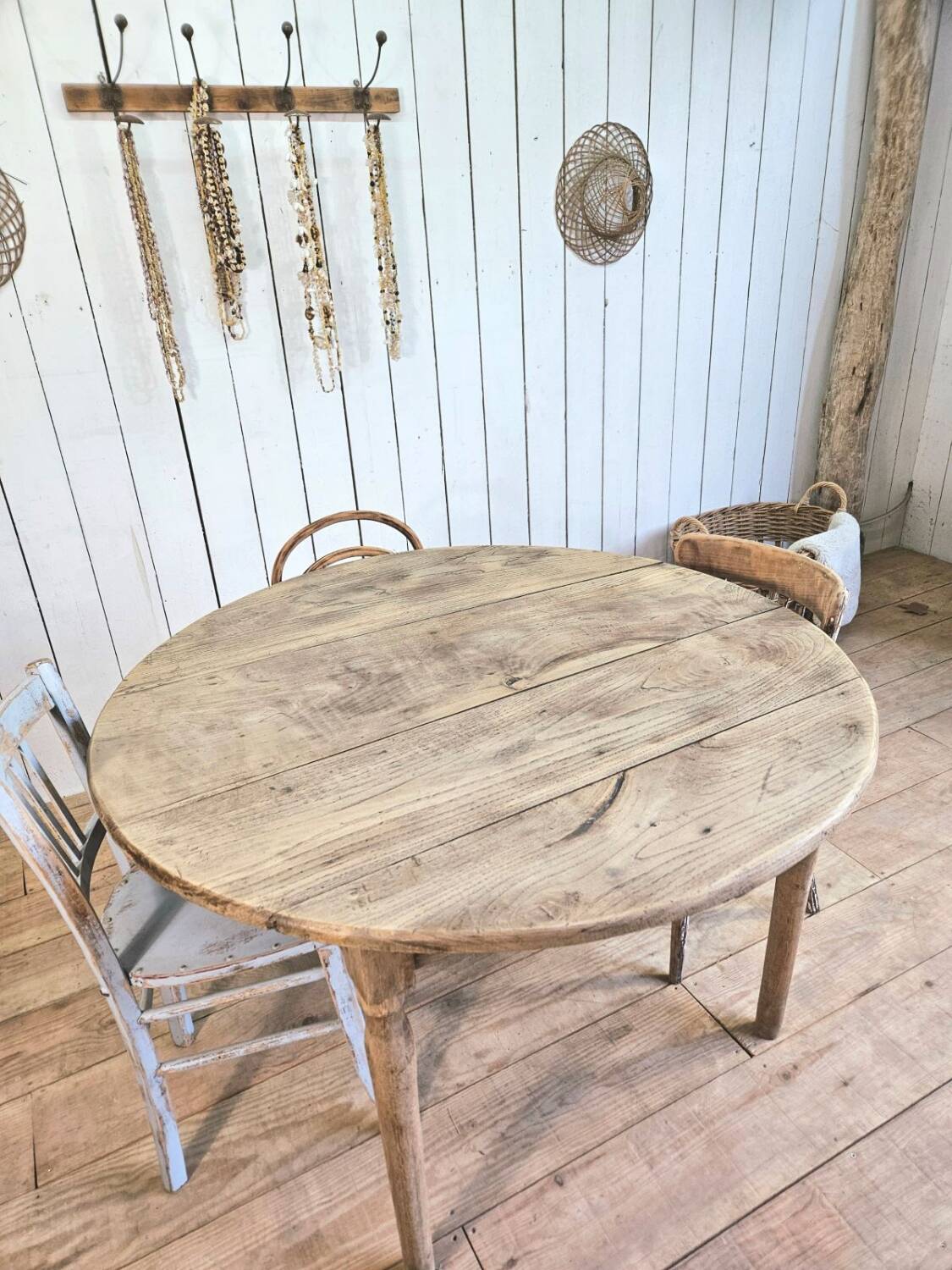 Round farmhouse table