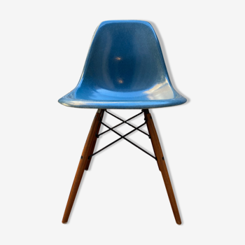 DSW chair by Ray & Charles Eames