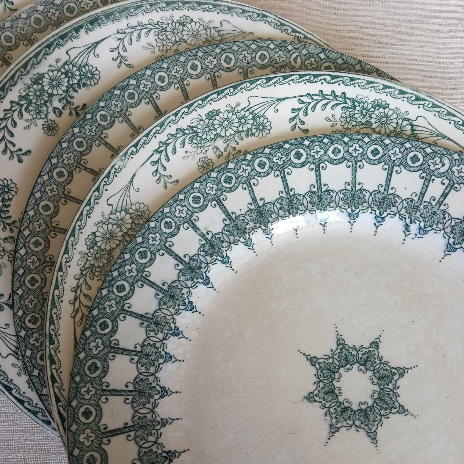 6 old dessert plates, iron earth, green décor