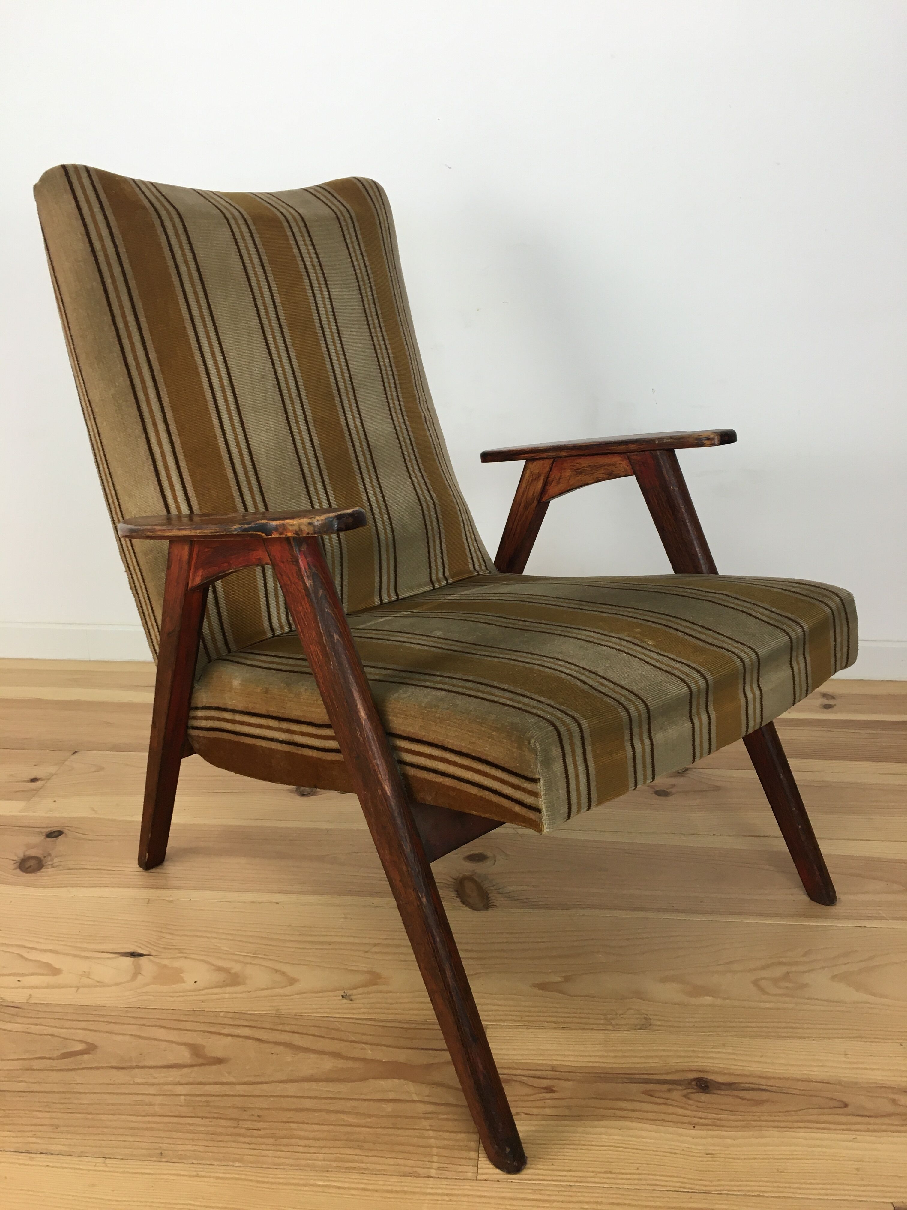 Fauteuil scandinave pieds compas en bois
