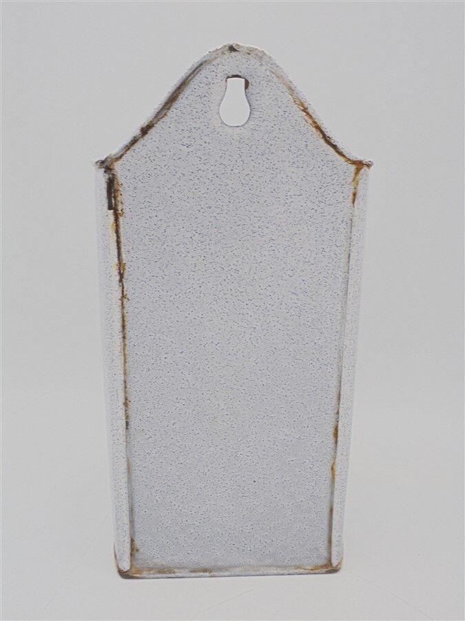 Enamelled tin fountain