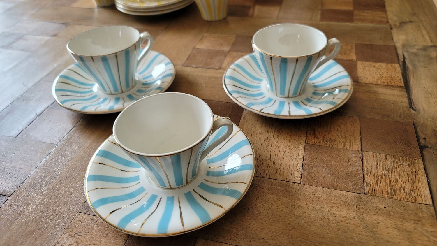 3 cups and digoin cups