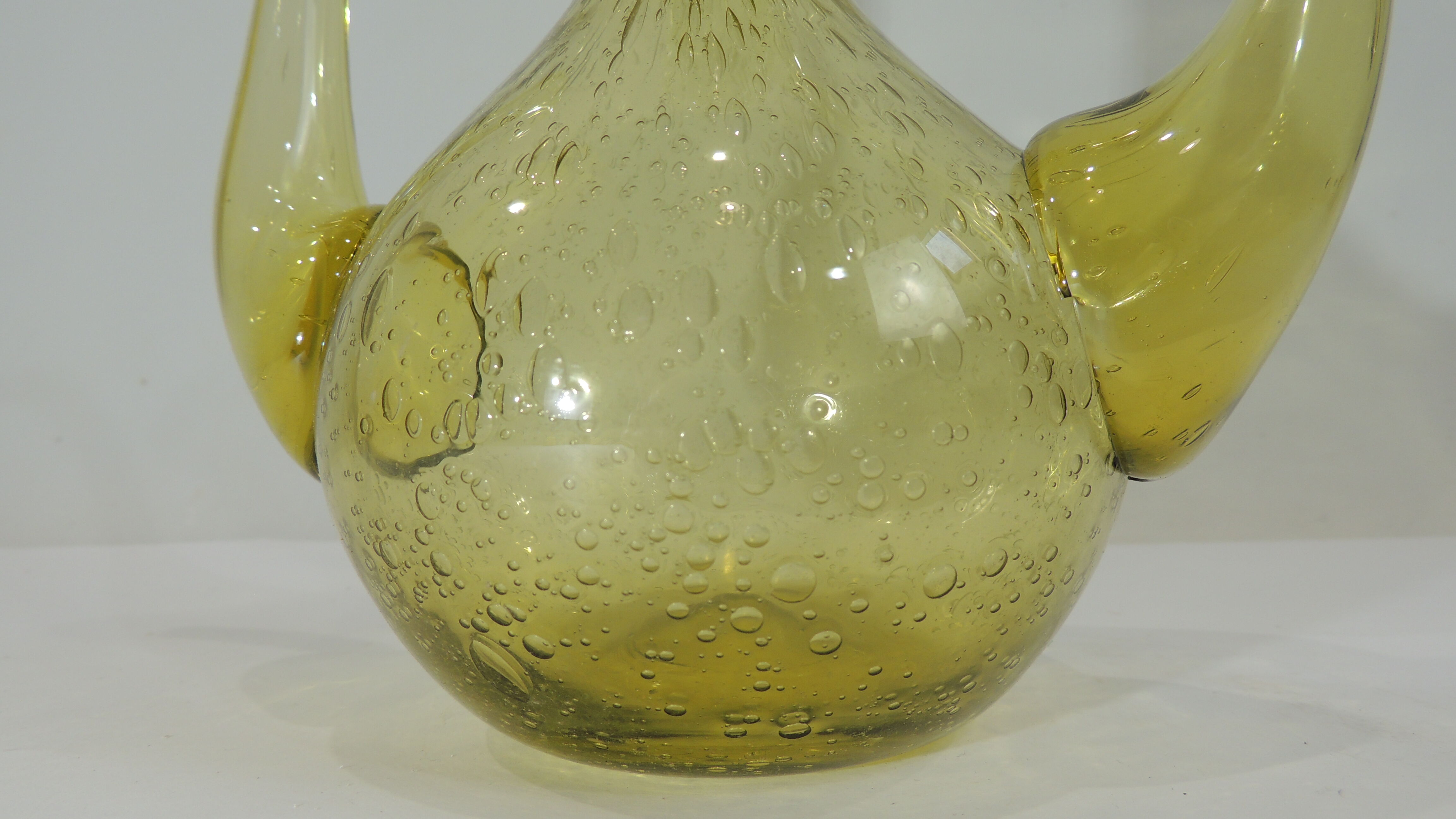 Grande verseuse vintage en verre soufflé Biot