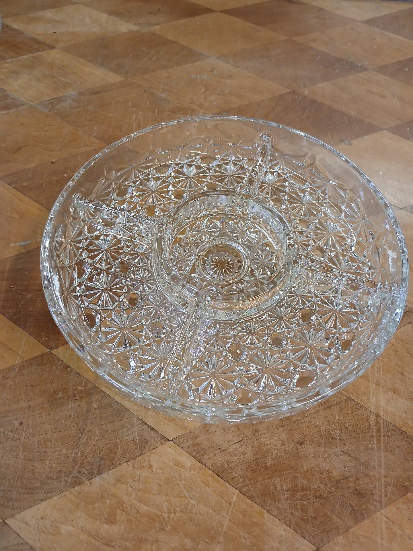 Plat apéritif vintage en verre moulé