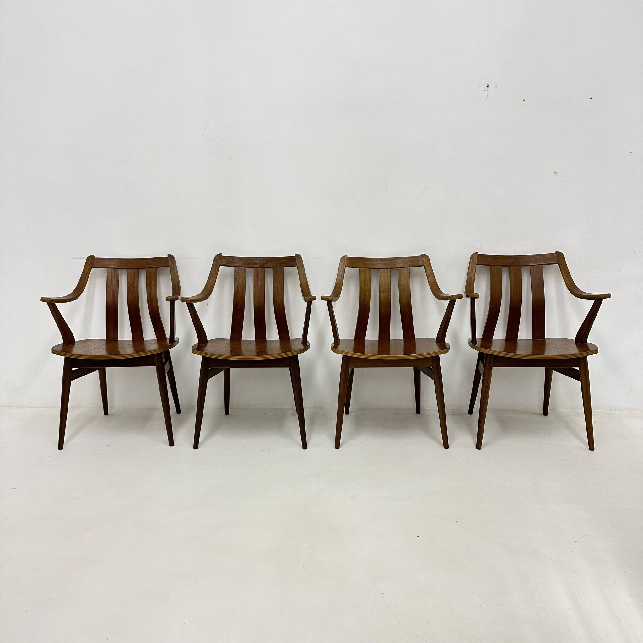 Lot de 4 chaises de salle à manger en contreplaqué, années 1960